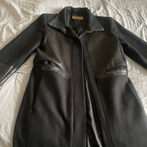 Nicole Miller Fashionable coat with leather accents